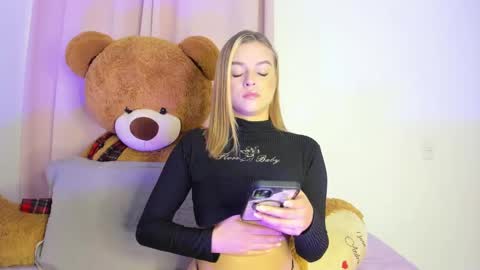 Snapshot of suzan__cooper2 chatting on January 20, 5:59 pm suzan__cooper2 online show from January 20, 5:59 pm