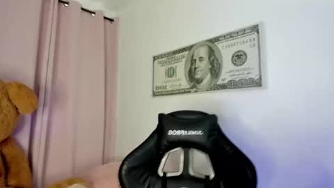 Snapshot of suzan__cooper2 chatting on September 21, 6:20 pm suzan__cooper2 online show from September 21, 6:20 pm