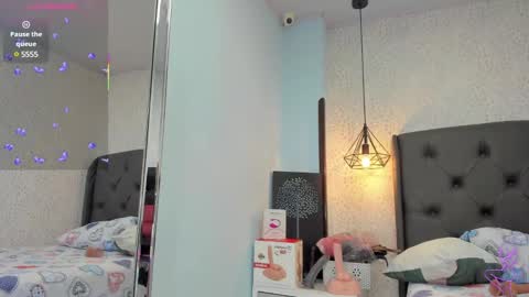 S U Z E T  online show from February 6, 10:53 pm