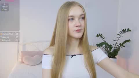 Snapshot of suzipons chatting on October 8, 1:42 pm Suzi online show from October 8, 1:42 pm