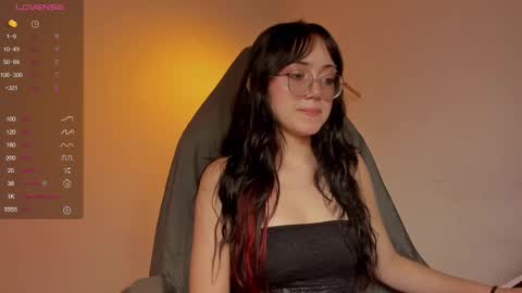 Snapshot of suzumi_ chatting on November 18, 6:51 am Jadde online show from November 18, 6:51 am