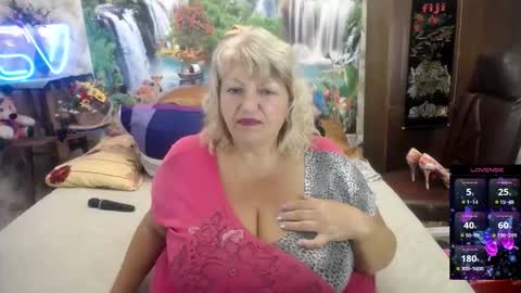 Snapshot of svetifox chatting on September 13, 8:08 pm Sveti online show from September 13, 8:08 pm
