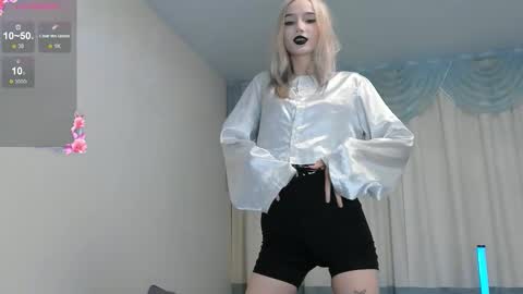 Snapshot of sw33t__berry chatting on September 9, 6:29 pm l1sa spears online show from September 9, 6:29 pm