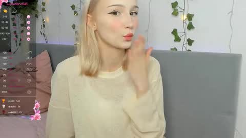 Snapshot of sw33t__berry chatting on December 4, 11:24 pm l1sa spears online show from December 4, 11:24 pm