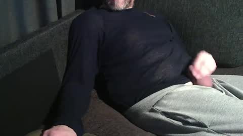 Snapshot of swartarn chatting on December 12, 1:21 am ArnSwart online show from December 12, 1:21 am