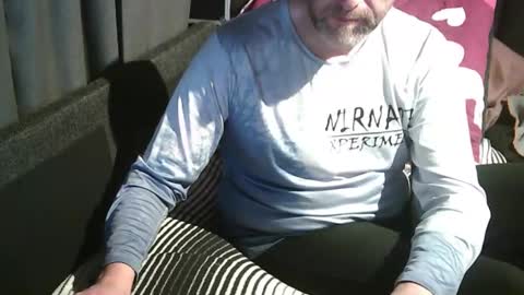 Snapshot of swartarn chatting on October 8, 9:23 pm ArnSwart online show from October 8, 9:23 pm