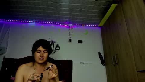 sweet__suck69bitch online show from January 6, 11:31 pm