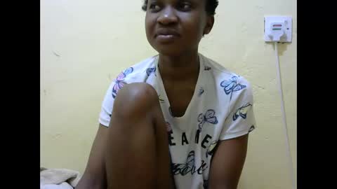 Snapshot of sweet_amor254 chatting on October 23, 12:32 am Silvia online show from October 23, 12:32 am