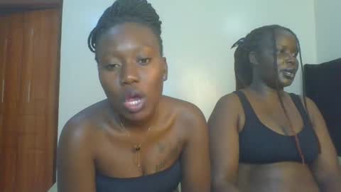 Snapshot of sweet_camila5 chatting on October 21, 10:10 pm Camila online show from October 21, 10:10 pm