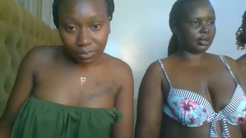 Snapshot of sweet_camila5 chatting on October 28, 1:42 am Camila online show from October 28, 1:42 am