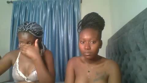 Snapshot of sweet_camila5 chatting on October 30, 5:09 am Camila online show from October 30, 5:09 am