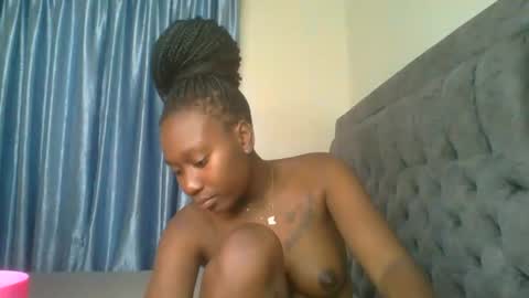 Snapshot of sweet_camila5 chatting on November 2, 5:10 am Camila online show from November 2, 5:10 am