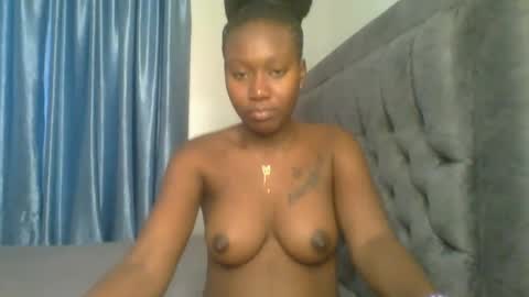 Snapshot of sweet_camila5 chatting on November 3, 5:42 am Camila online show from November 3, 5:42 am