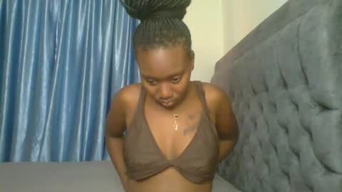 Snapshot of sweet_camila5 chatting on November 5, 6:46 am Camila online show from November 5, 6:46 am