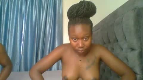 Snapshot of sweet_camila5 chatting on November 6, 5:19 am Camila online show from November 6, 5:19 am