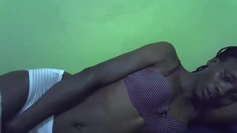 Snapshot of sweet_candie01 chatting on October 25, 11:40 am sweet_candie01 online show from October 25, 11:40 am