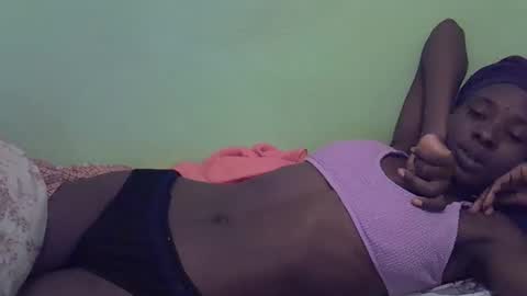 Snapshot of sweet_candie01 chatting on November 7, 6:41 pm sweet_candie01 online show from November 7, 6:41 pm