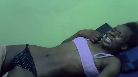 Snapshot of sweet_candie01 chatting on November 28, 6:32 pm sweet_candie01 online show from November 28, 6:32 pm