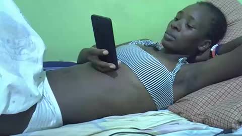 Snapshot of sweet_candie01 chatting on December 14, 11:37 am sweet_candie01 online show from December 14, 11:37 am