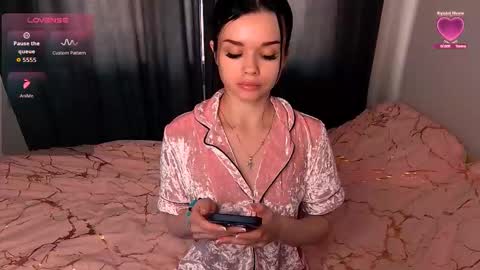 Snapshot of sweet_cherry1808 chatting on October 17, 3:03 pm Sofia online show from October 17, 3:03 pm