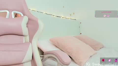 Snapshot of sweet_dania_ chatting on October 9, 6:55 am sweet_dania_ online show from October 9, 6:55 am