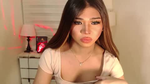 Snapshot of sweet_hoelly chatting on January 31, 11:24 pm Slutty Shannel online show from January 31, 11:24 pm