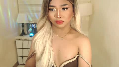 Snapshot of sweet_hoelly chatting on February 16, 10:10 pm Slutty Shannel online show from February 16, 10:10 pm