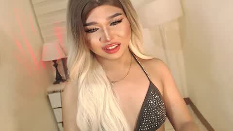 Snapshot of sweet_hoelly chatting on February 17, 11:20 pm Slutty Shannel online show from February 17, 11:20 pm