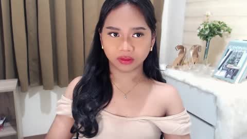 Snapshot of sweet_hoelly chatting on March 7, 10:24 am Slutty Shannel online show from March 7, 10:24 am