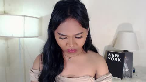 Snapshot of sweet_hoelly chatting on March 7, 1:29 pm Slutty Shannel online show from March 7, 1:29 pm