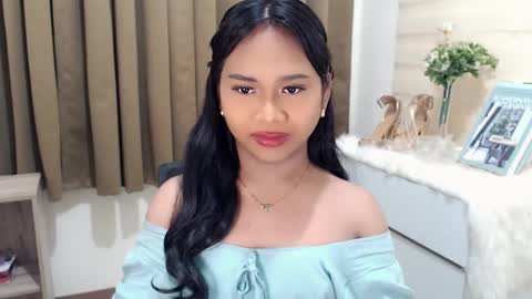 Snapshot of sweet_hoelly chatting on March 7, 6:11 pm Slutty Shannel online show from March 7, 6:11 pm