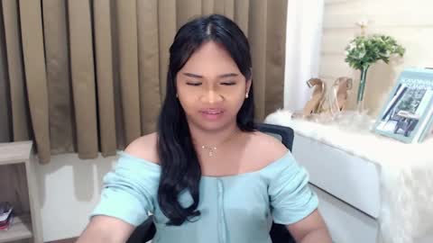 Snapshot of sweet_hoelly chatting on March 8, 1:06 am Slutty Shannel online show from March 8, 1:06 am