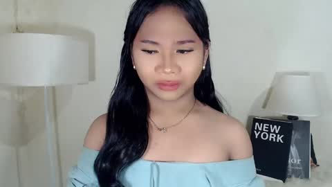 Snapshot of sweet_hoelly chatting on March 8, 4:17 pm Slutty Shannel online show from March 8, 4:17 pm