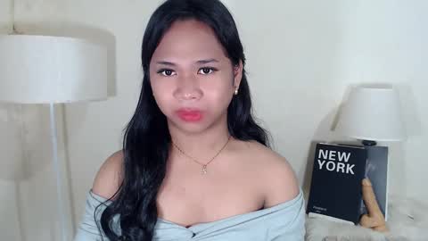 Snapshot of sweet_hoelly chatting on March 10, 6:05 am Slutty Shannel online show from March 10, 6:05 am