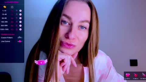 Mia online show from October 13, 5:24 pm