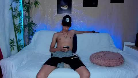 Snapshot of sweet_sin21 chatting on February 18, 10:58 pm Start 18 year Noa 19 year online show from February 18, 10:58 pm