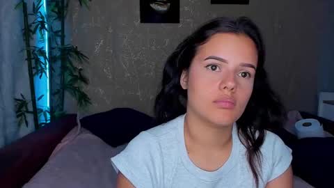 Snapshot of sweet_sin21 chatting on March 7, 10:13 am Start 18 year Noa 19 year online show from March 7, 10:13 am