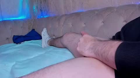 Snapshot of sweet_sin21 chatting on December 3, 10:41 pm Start 18 year Noa 19 year online show from December 3, 10:41 pm