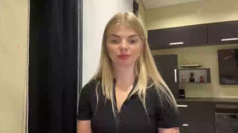 Snapshot of sweet_sinn_ chatting on September 17, 7:48 pm Mira online show from September 17, 7:48 pm