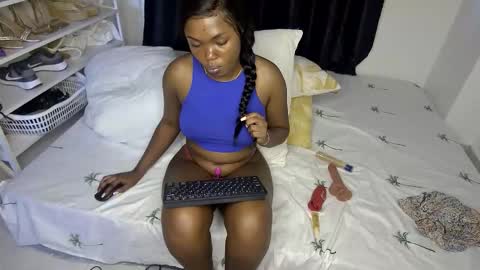 Snapshot of sweet_spoon chatting on November 21, 11:31 am Nina online show from November 21, 11:31 am