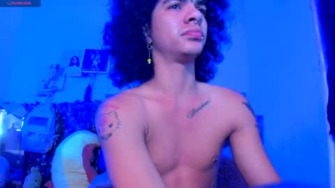 Steven independent model online show from December 3, 12:16 pm