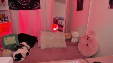 Snapshot of sweetdeemon chatting on December 28, 4:41 am Vernica Help me to reach 80 likes thank you online show from December 28, 4:41 am