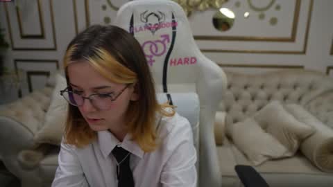 Amelia online show from October 11, 10:25 am