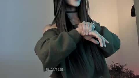 Snapshot of sweetest_bella chatting on February 18, 6:37 pm Bella online show from February 18, 6:37 pm