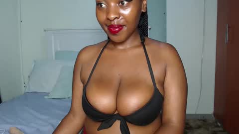 Snapshot of sweetice_01 chatting on March 1, 6:32 pm euny online show from March 1, 6:32 pm