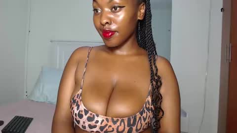 Snapshot of sweetice_01 chatting on March 8, 6:47 pm euny online show from March 8, 6:47 pm