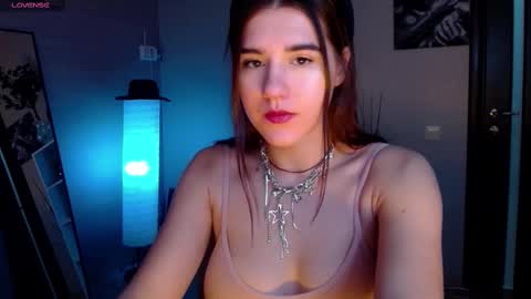 Snapshot of sweetie_catt chatting on February 12, 8:27 am sweetie_catt online show from February 12, 8:27 am