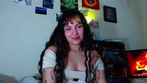 Snapshot of sweetie_maryy chatting on February 13, 9:49 pm Maria my insta sweetie maryy online show from February 13, 9:49 pm
