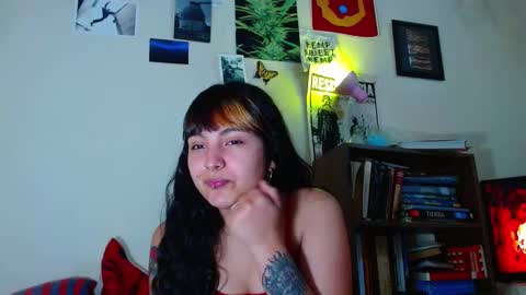 Snapshot of sweetie_maryy chatting on February 14, 5:25 pm Maria my insta sweetie maryy online show from February 14, 5:25 pm