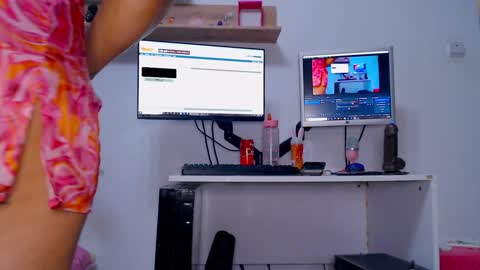 Snapshot of sweetjess022 chatting on December 19, 2:23 am jessica online show from December 19, 2:23 am